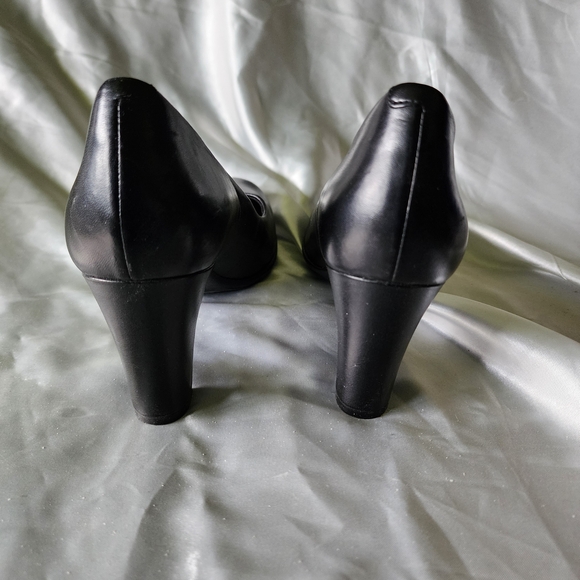 Rockport Black Women's Heels - Picture 5 of 5